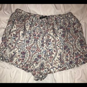 BRANDY MELVILLE PATTERNED SHORTS
